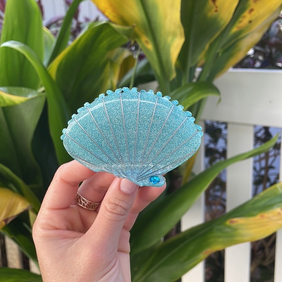 Emi Jay Clip - Picture 2 of 4